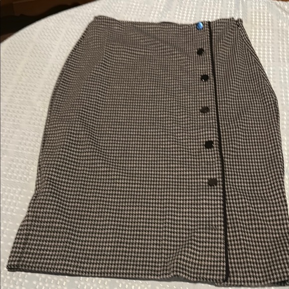 Classic Black and White Houndstooth Skirt